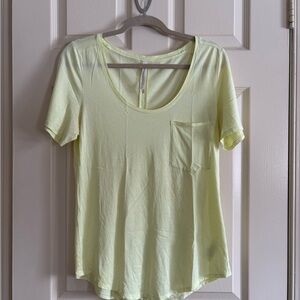 Babaton Short Sleeve Tee | pale yellow | Sz M